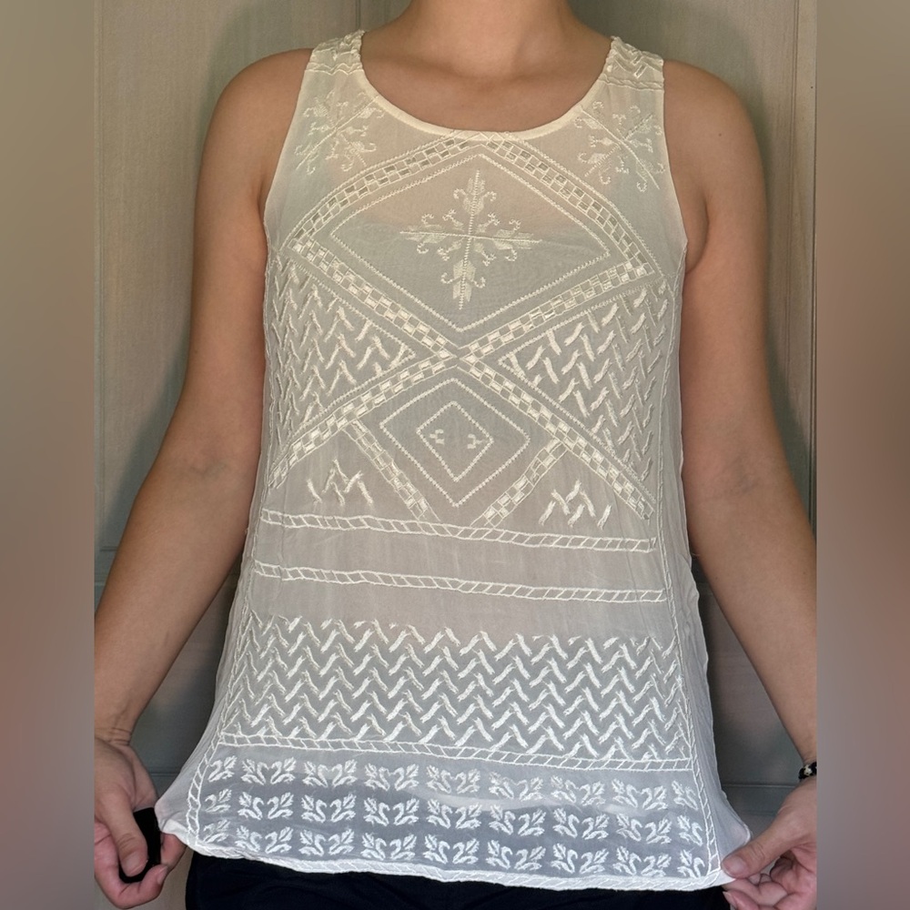 Cream colored embroidered pattern tank top - Picture 7 of 10